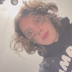 Meet your Posher, Riley lynch